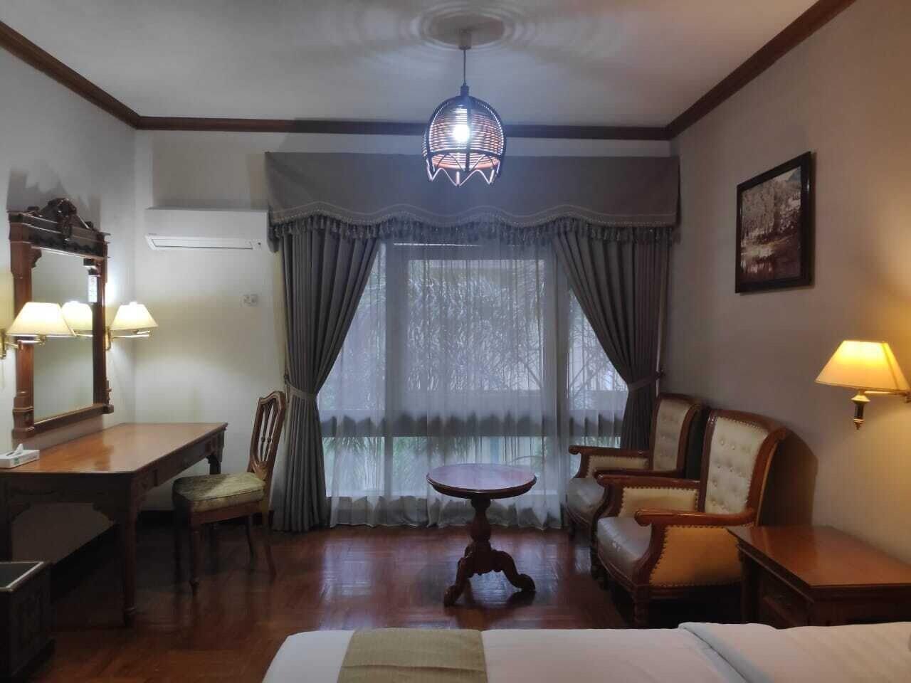New Grand Park Hotel Surabaya Exteriör bild