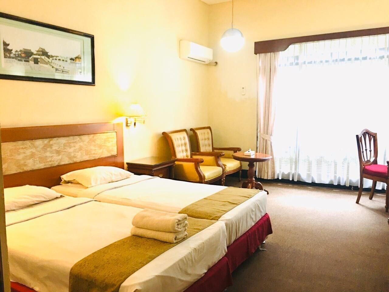 New Grand Park Hotel Surabaya Exteriör bild