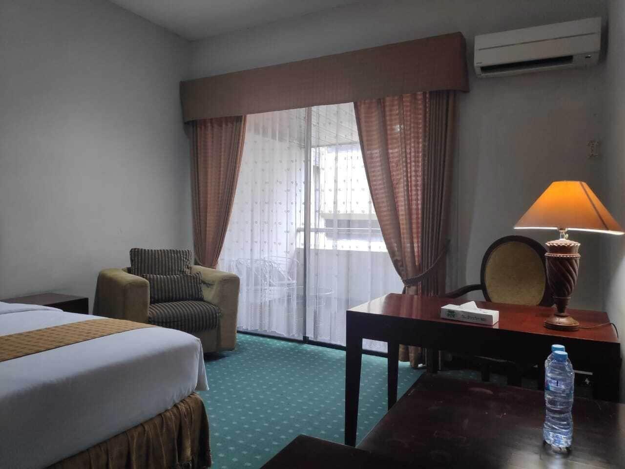 New Grand Park Hotel Surabaya Exteriör bild