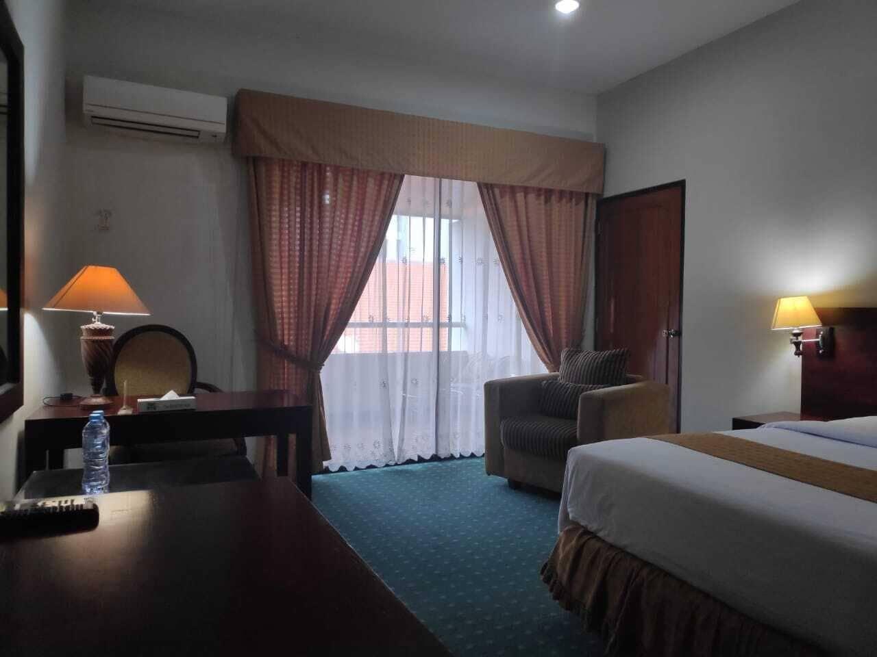 New Grand Park Hotel Surabaya Exteriör bild