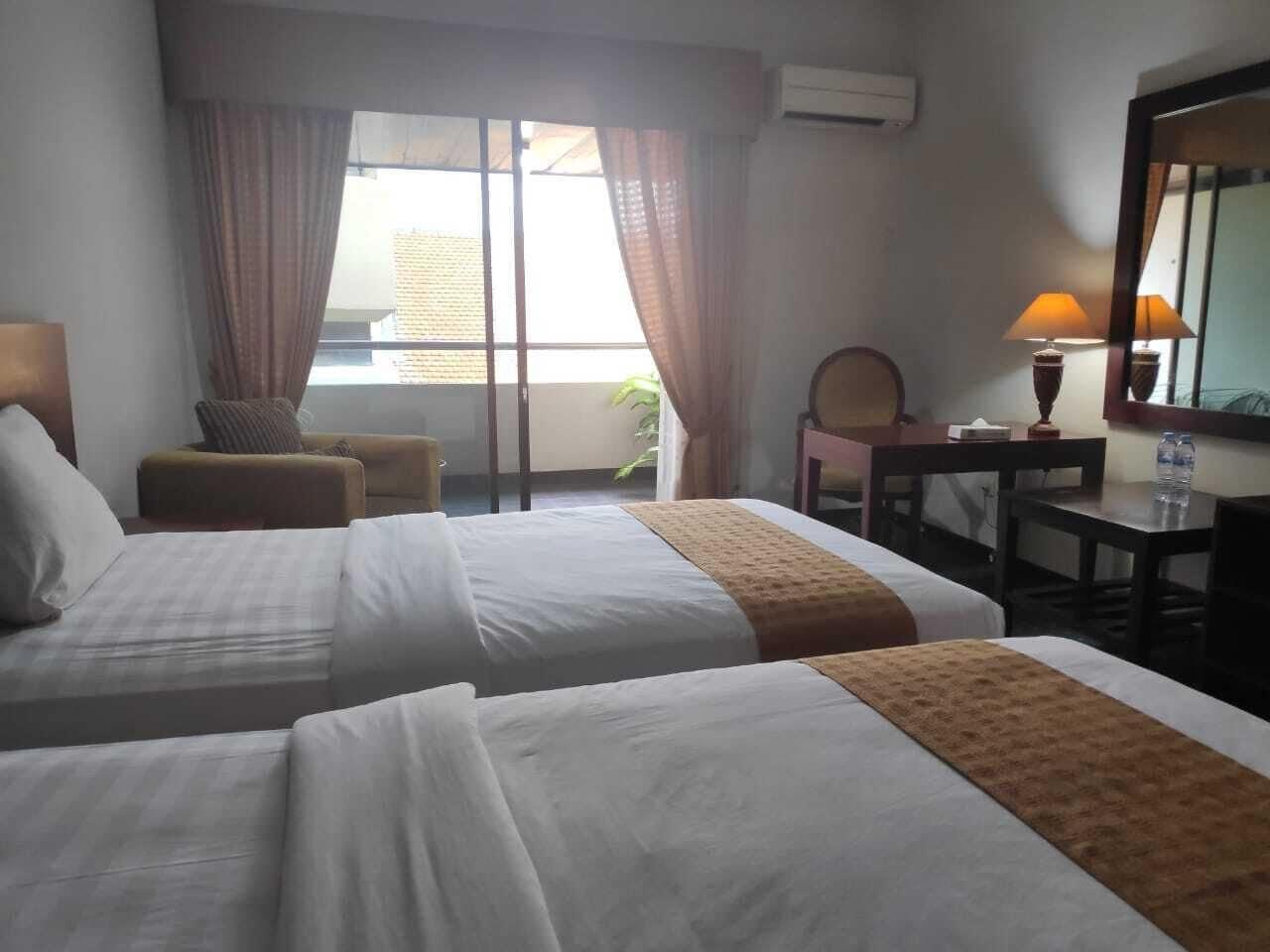 New Grand Park Hotel Surabaya Exteriör bild