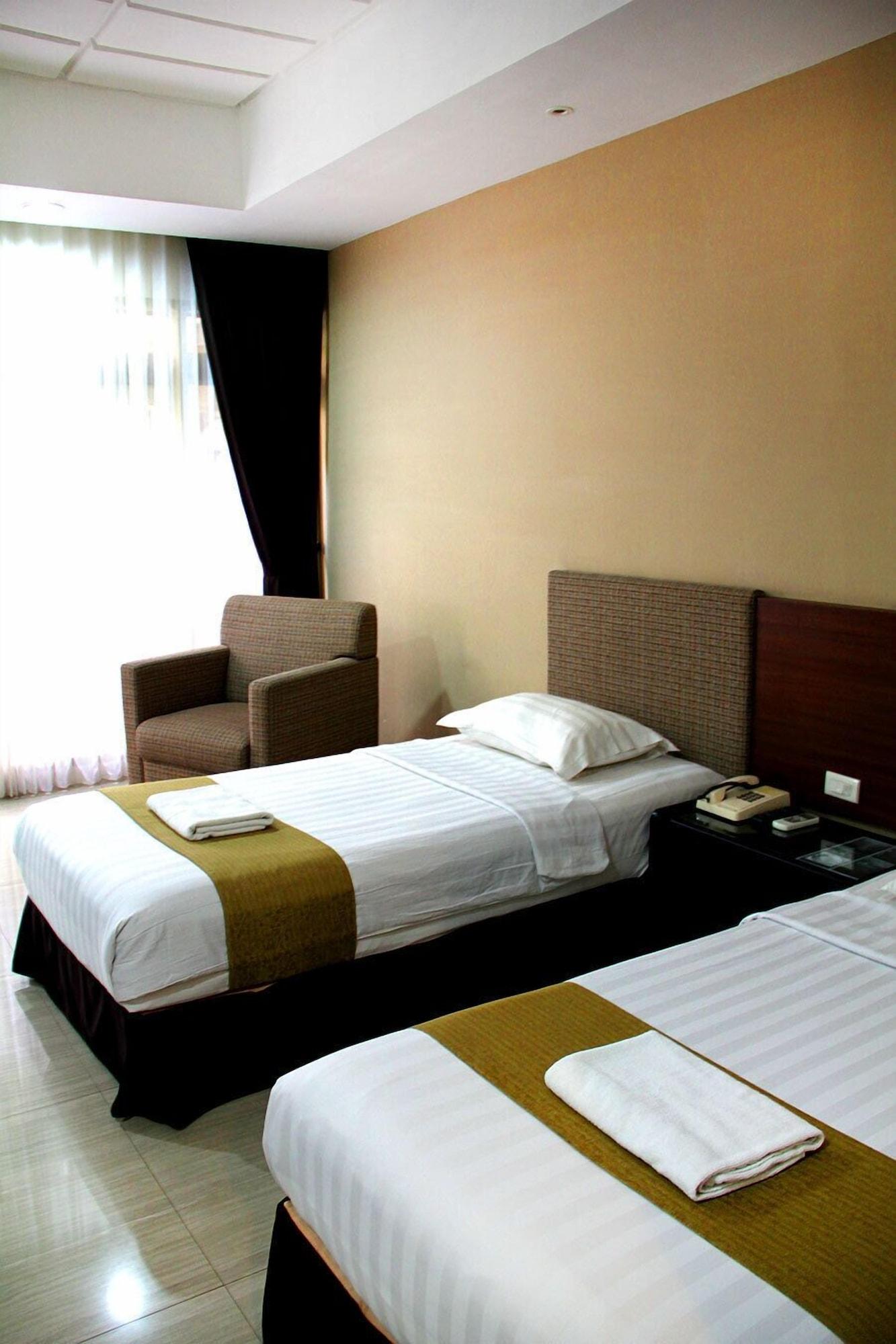 New Grand Park Hotel Surabaya Exteriör bild
