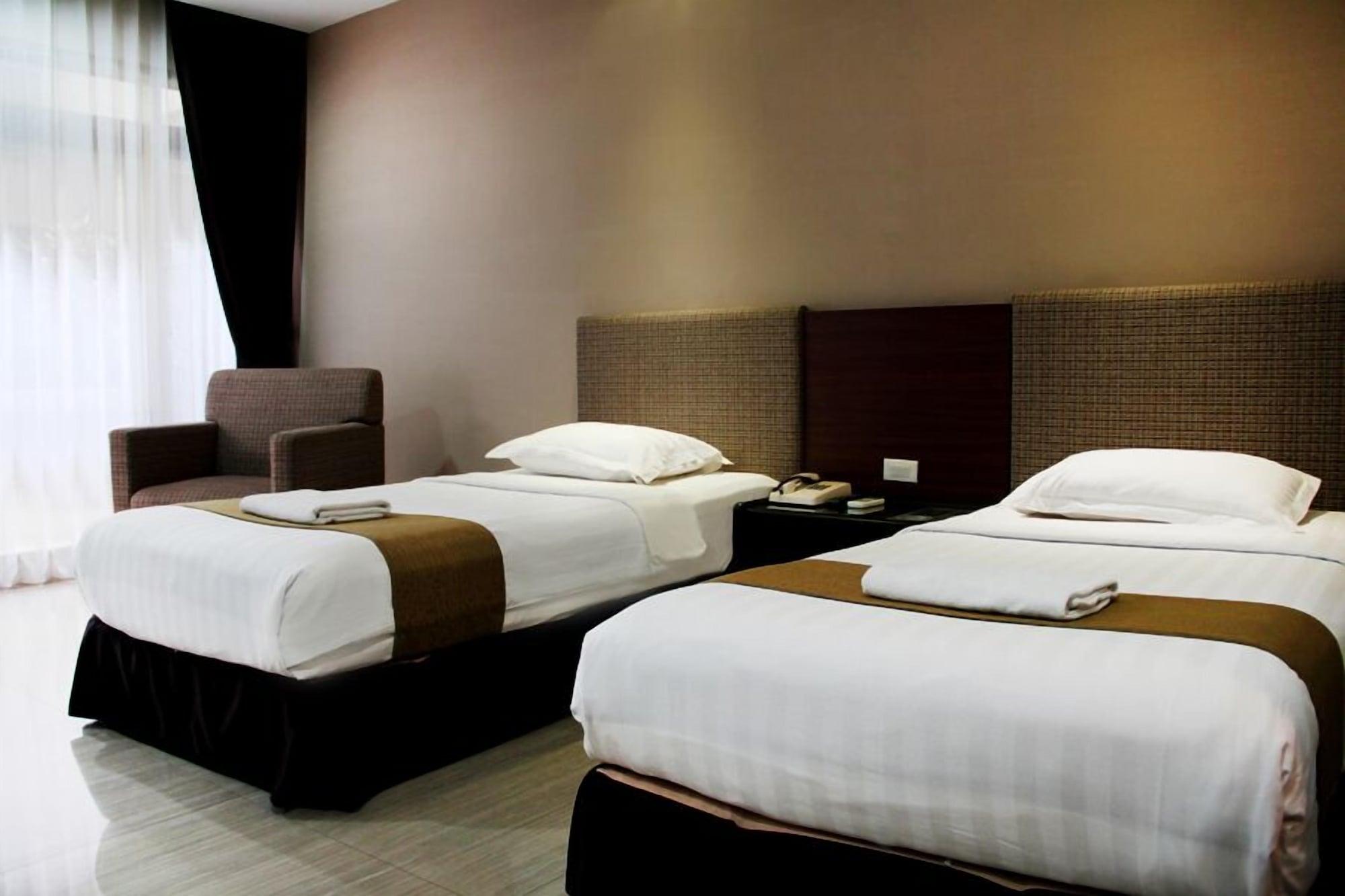 New Grand Park Hotel Surabaya Exteriör bild