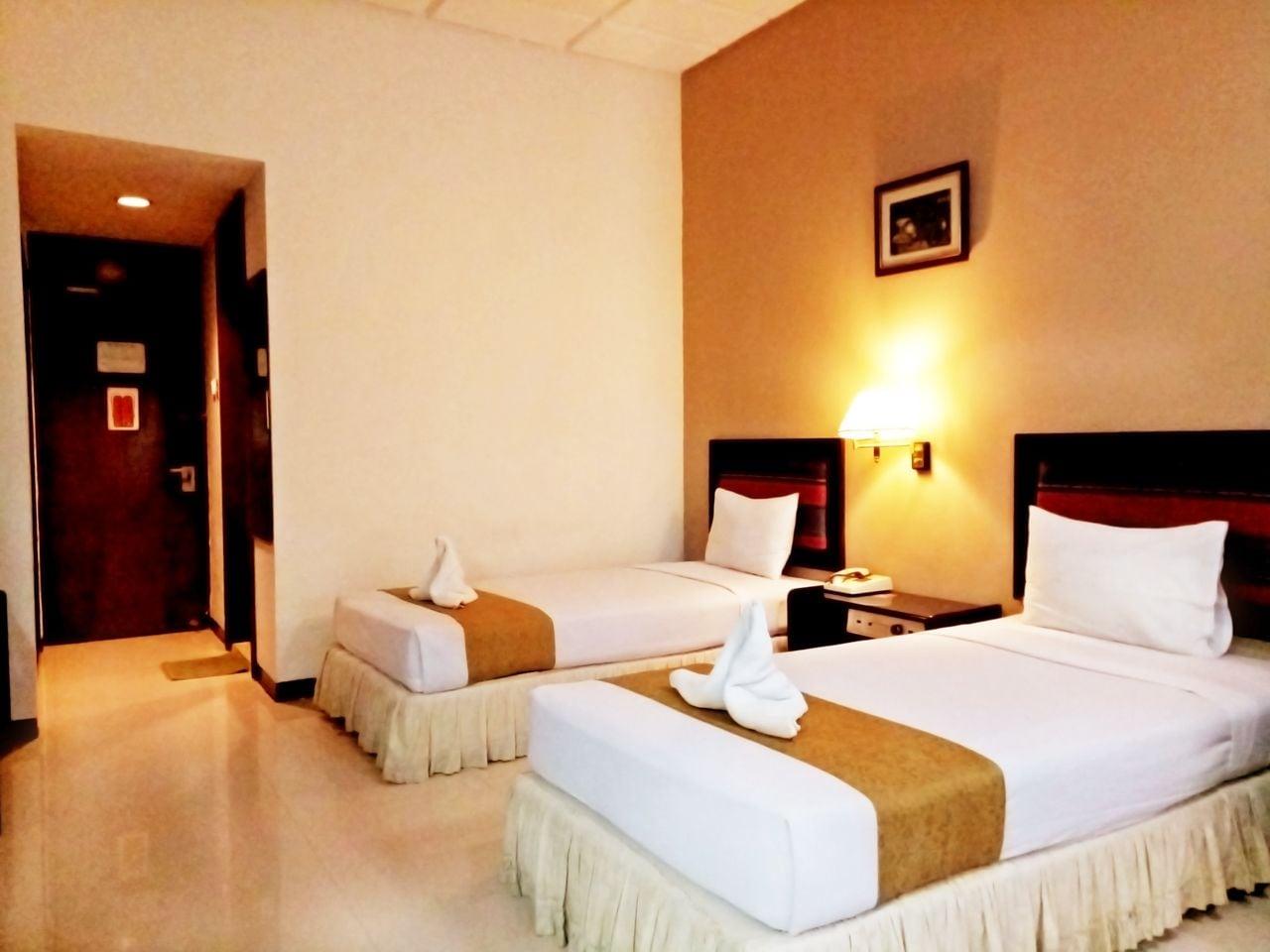 New Grand Park Hotel Surabaya Exteriör bild