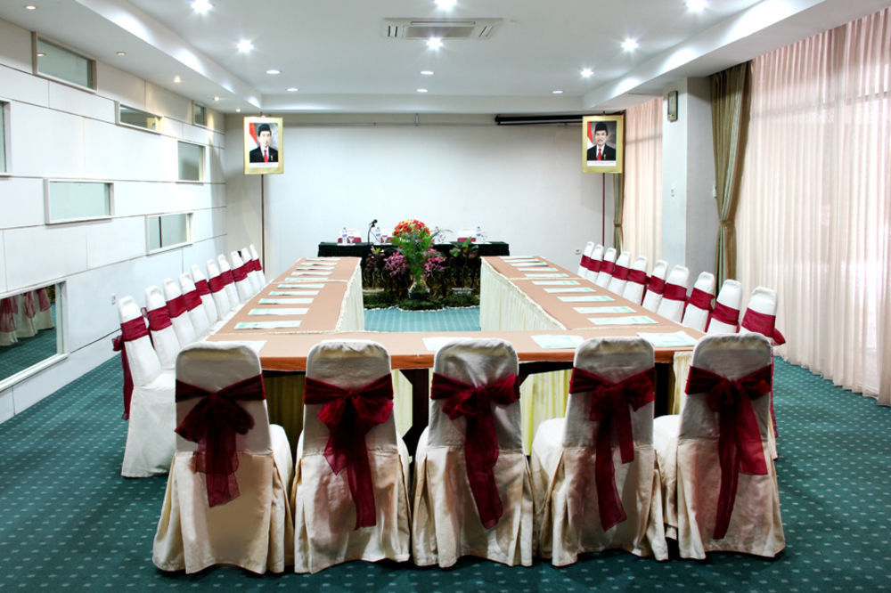 New Grand Park Hotel Surabaya Exteriör bild