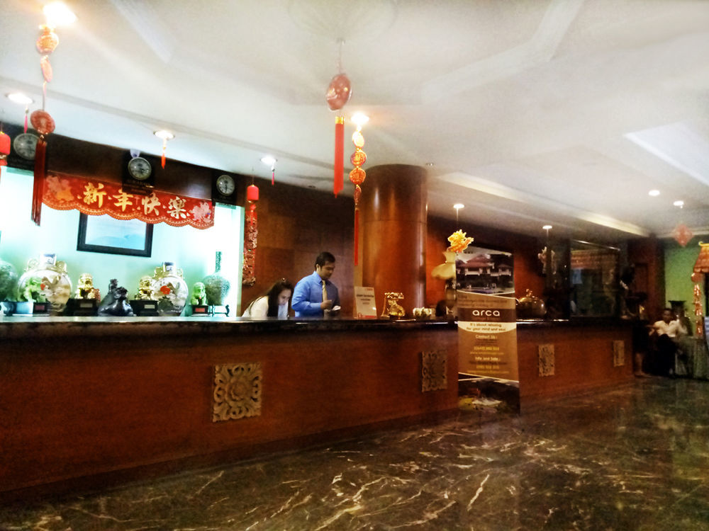 New Grand Park Hotel Surabaya Exteriör bild