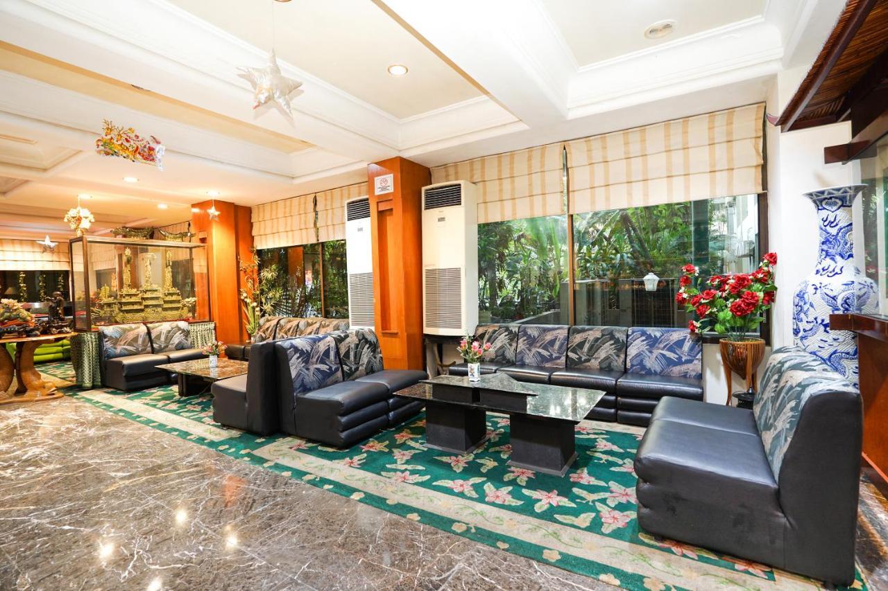 New Grand Park Hotel Surabaya Exteriör bild