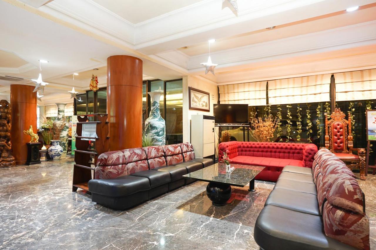 New Grand Park Hotel Surabaya Exteriör bild