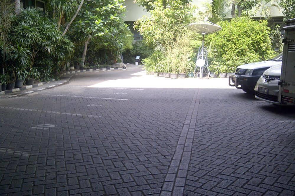 New Grand Park Hotel Surabaya Exteriör bild