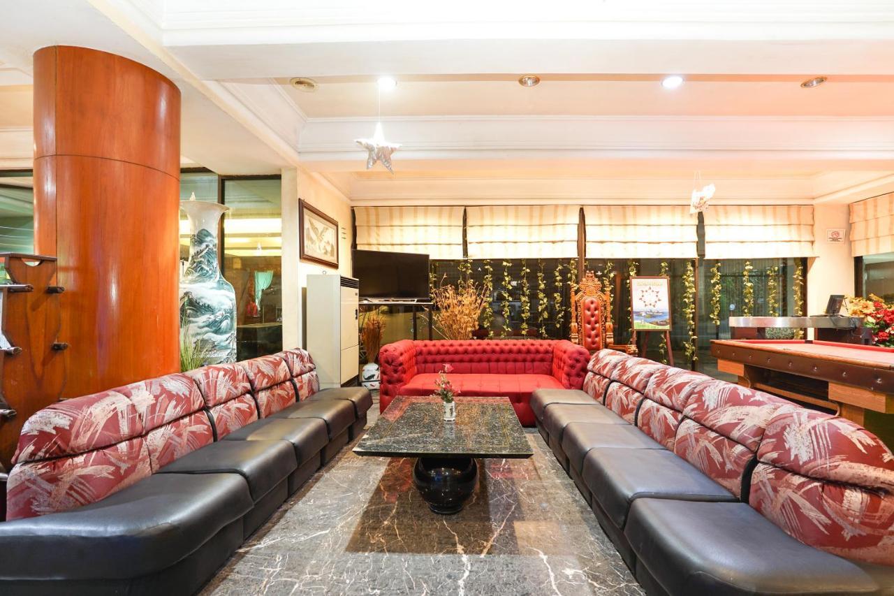 New Grand Park Hotel Surabaya Exteriör bild