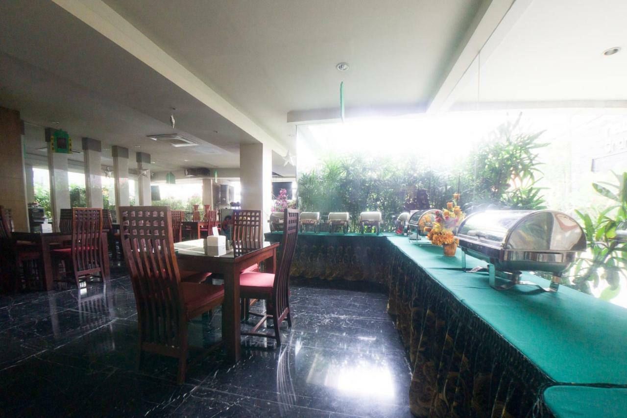 New Grand Park Hotel Surabaya Exteriör bild
