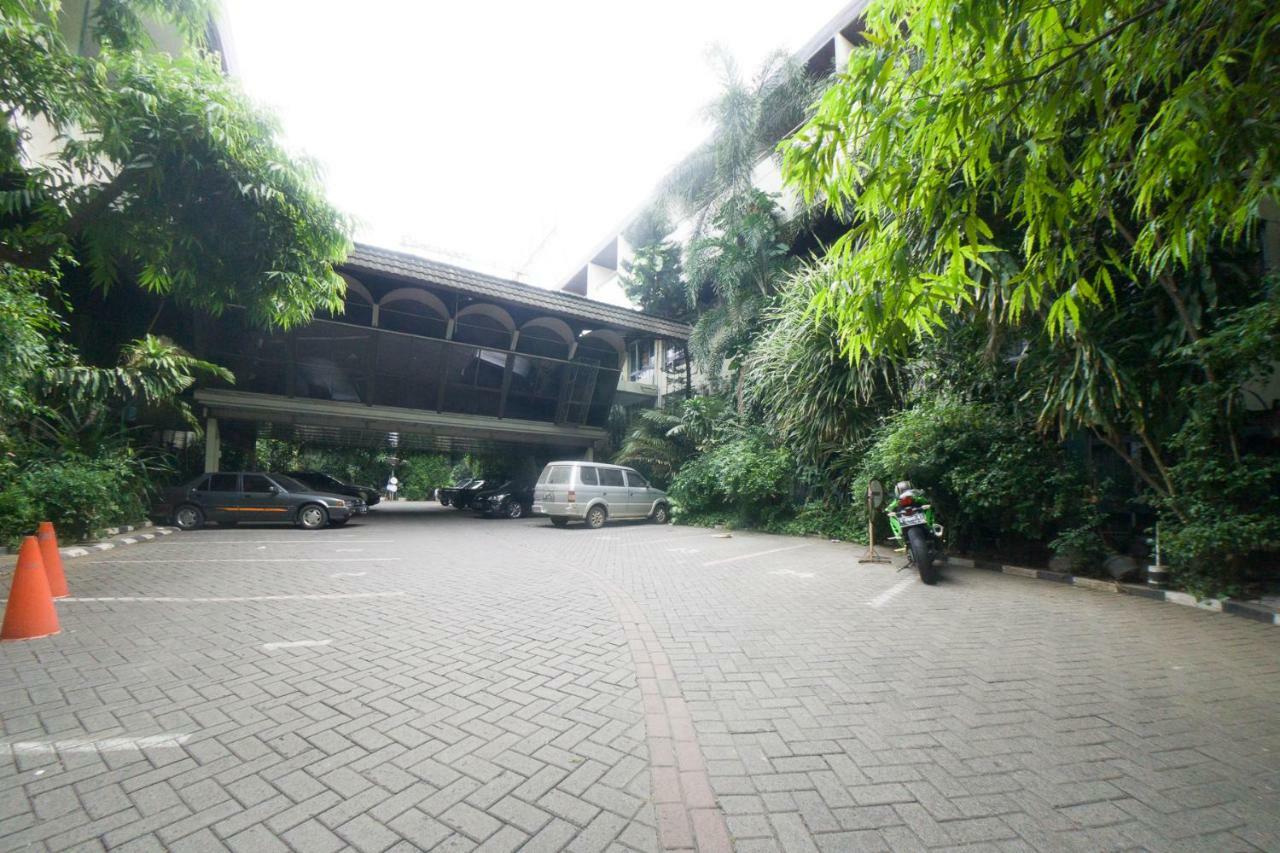 New Grand Park Hotel Surabaya Exteriör bild