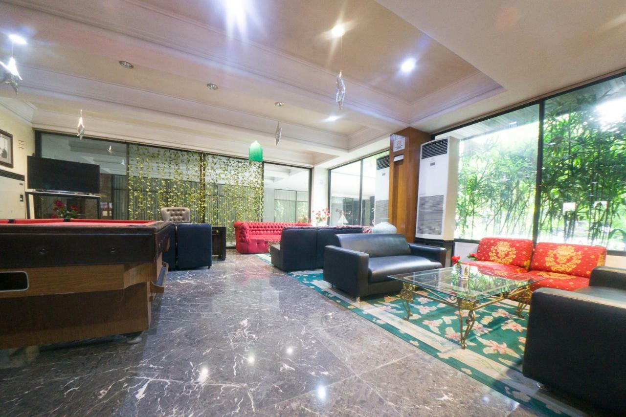 New Grand Park Hotel Surabaya Exteriör bild