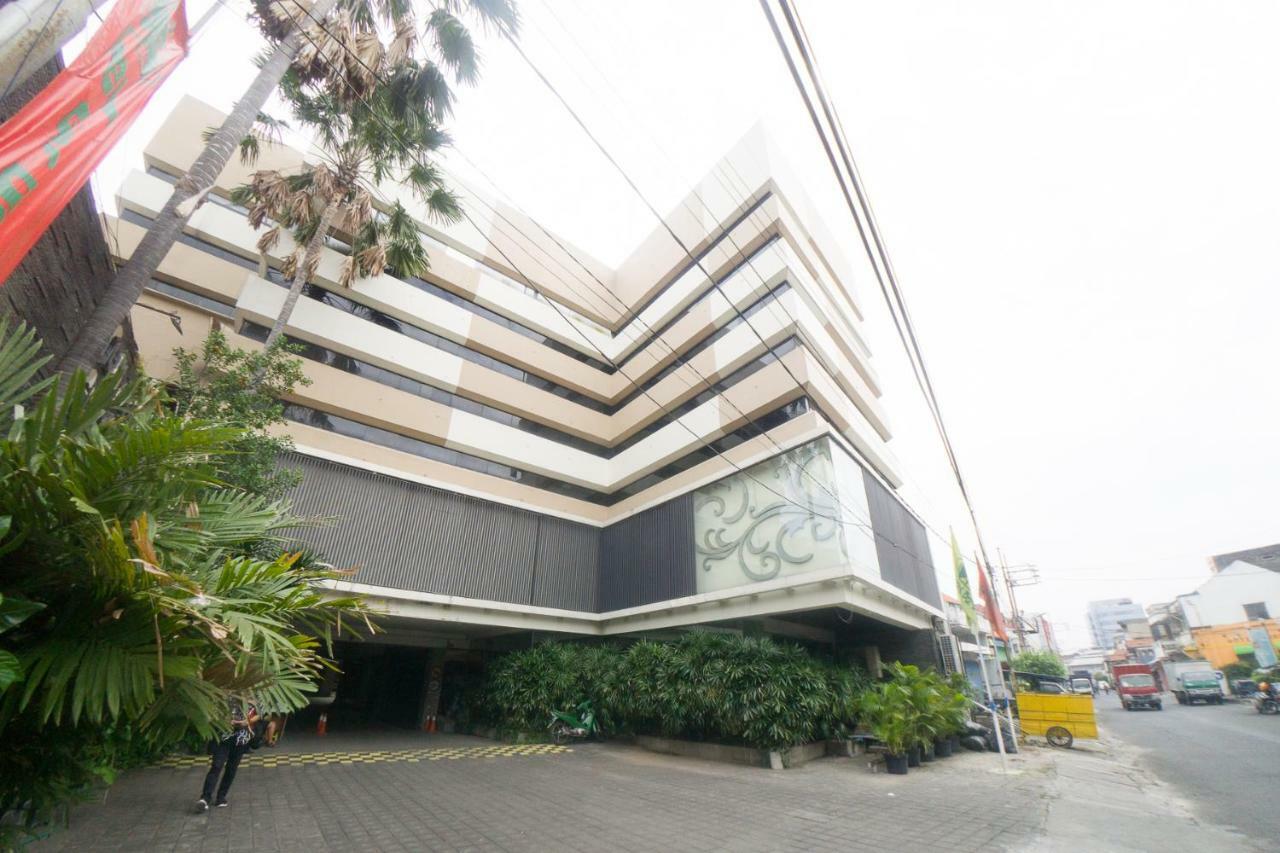 New Grand Park Hotel Surabaya Exteriör bild