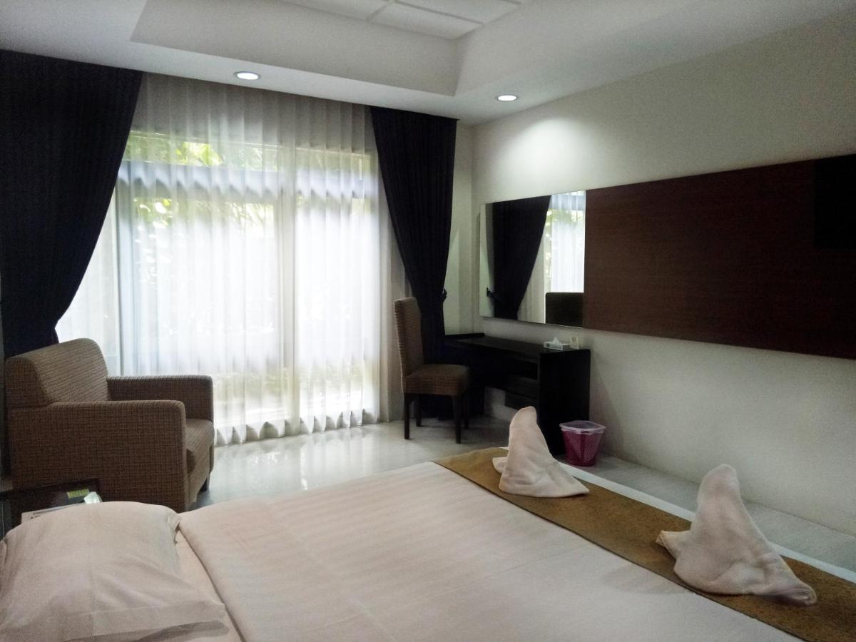 New Grand Park Hotel Surabaya Exteriör bild