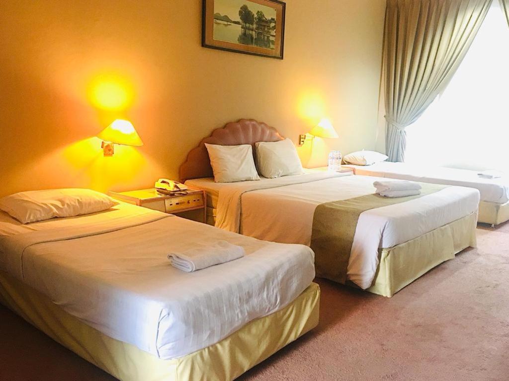 New Grand Park Hotel Surabaya Exteriör bild