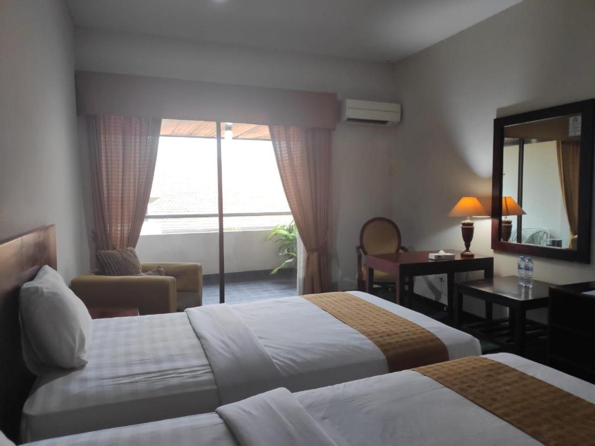 New Grand Park Hotel Surabaya Exteriör bild