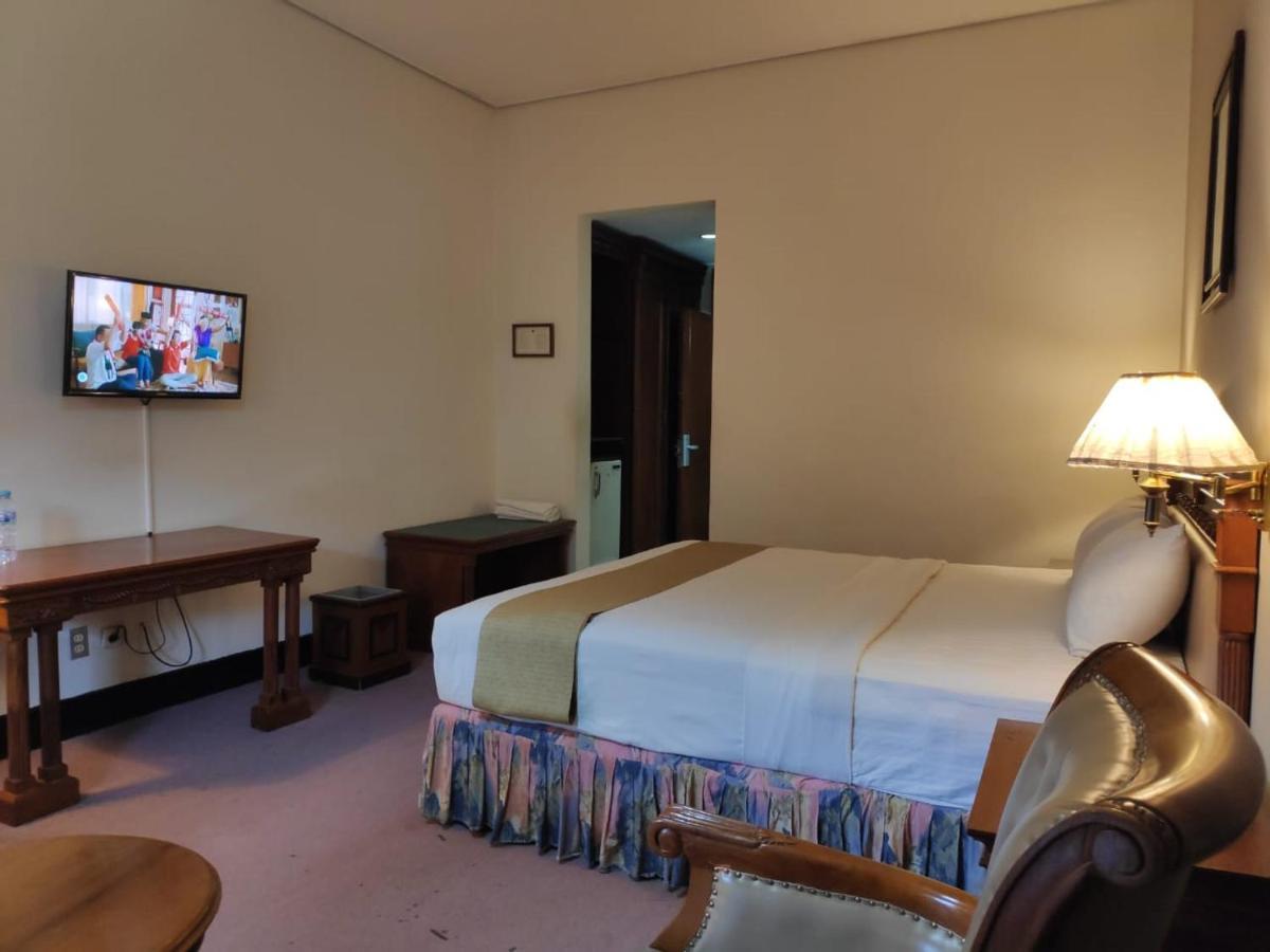 New Grand Park Hotel Surabaya Exteriör bild
