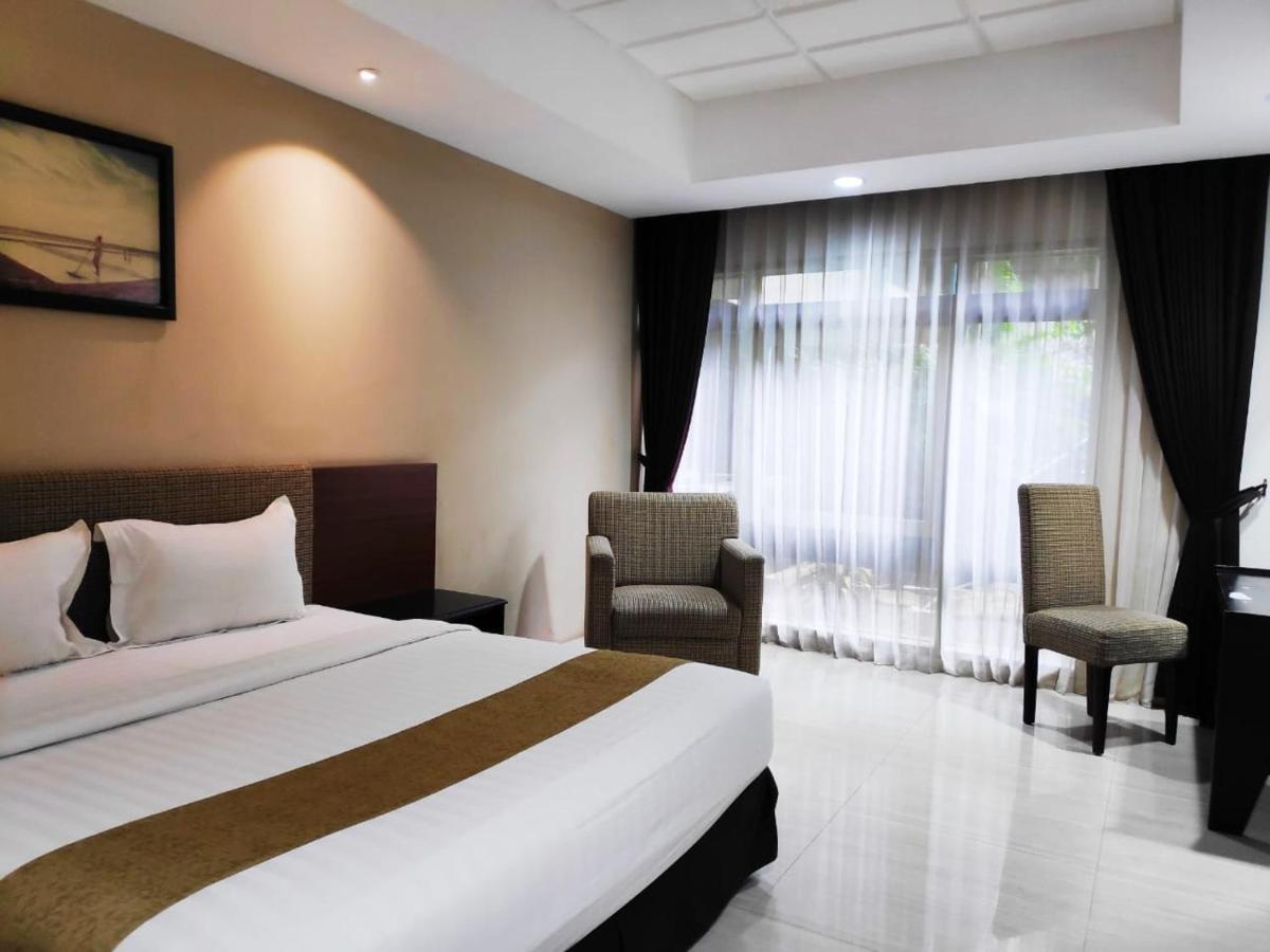 New Grand Park Hotel Surabaya Exteriör bild